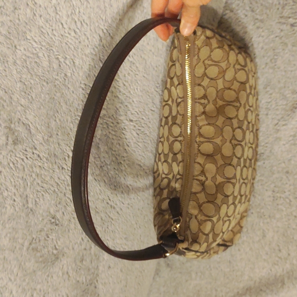 COACH Outline Signature Hobo EUC!! [FINAL PRICE] - Picture 9 of 13